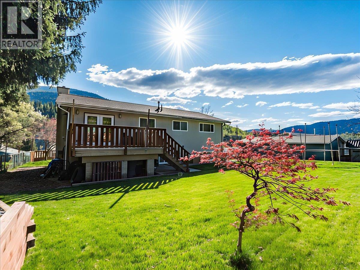 466 Second Avenue, Rivervale, BC - Outdoor With Deck Patio Veranda