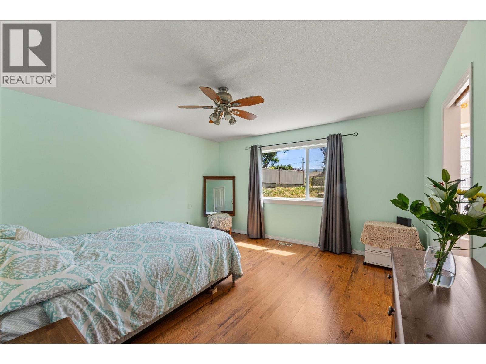 1881 Portland Place, Kelowna, BC - Indoor Photo Showing Bedroom