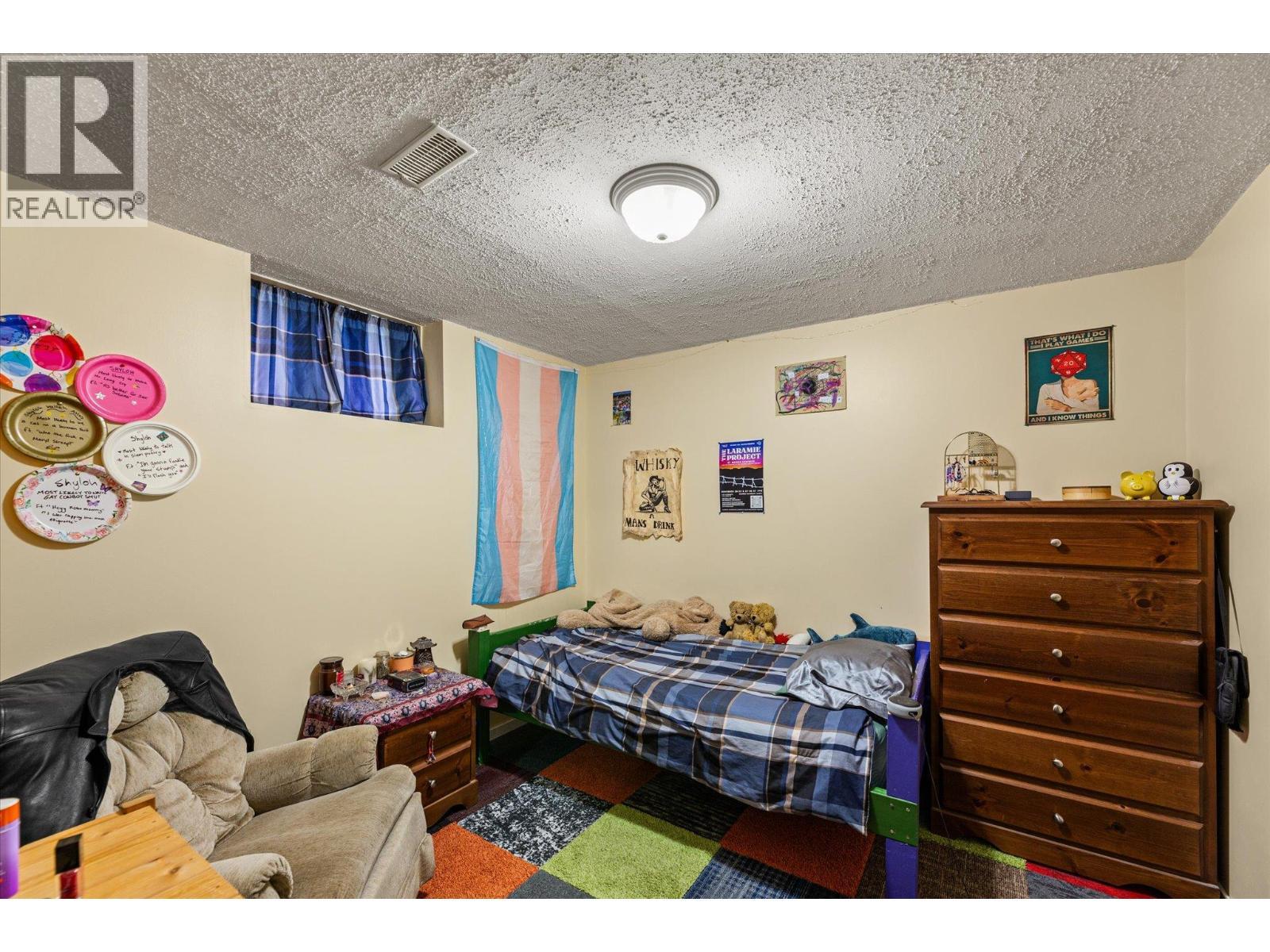 1881 Portland Place, Kelowna, BC - Indoor Photo Showing Bedroom
