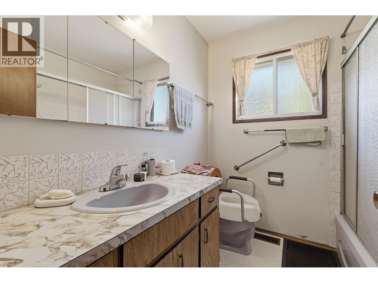 1485 Brentwood Road, West Kelowna, BC - Indoor Photo Showing Bathroom