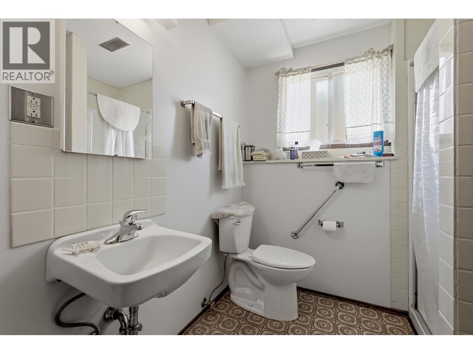 1485 Brentwood Road, West Kelowna, BC - Indoor Photo Showing Bathroom