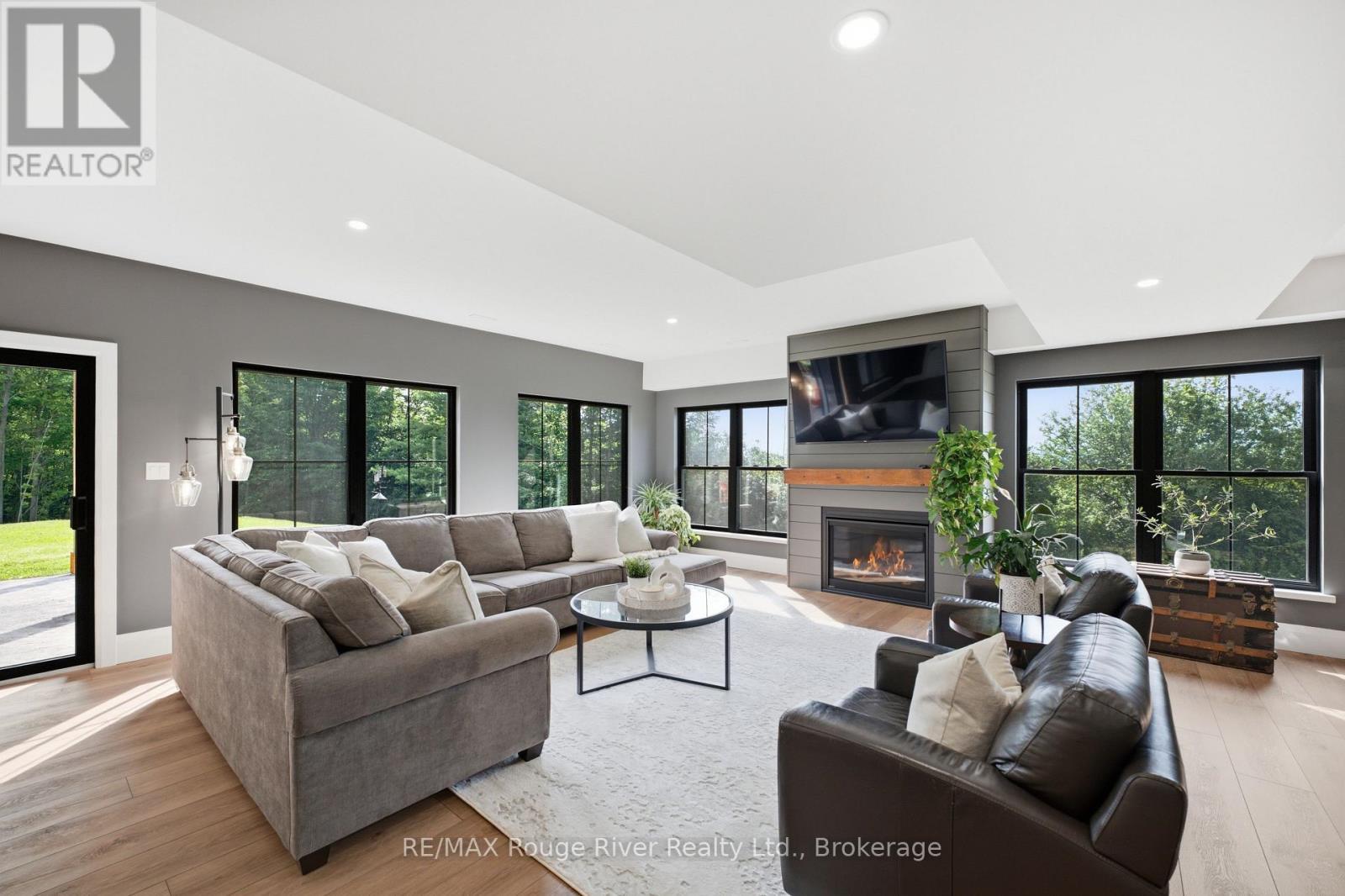 3041 Stu Black Road, Hamilton Township, ON - Indoor Photo Showing Living Room With Fireplace