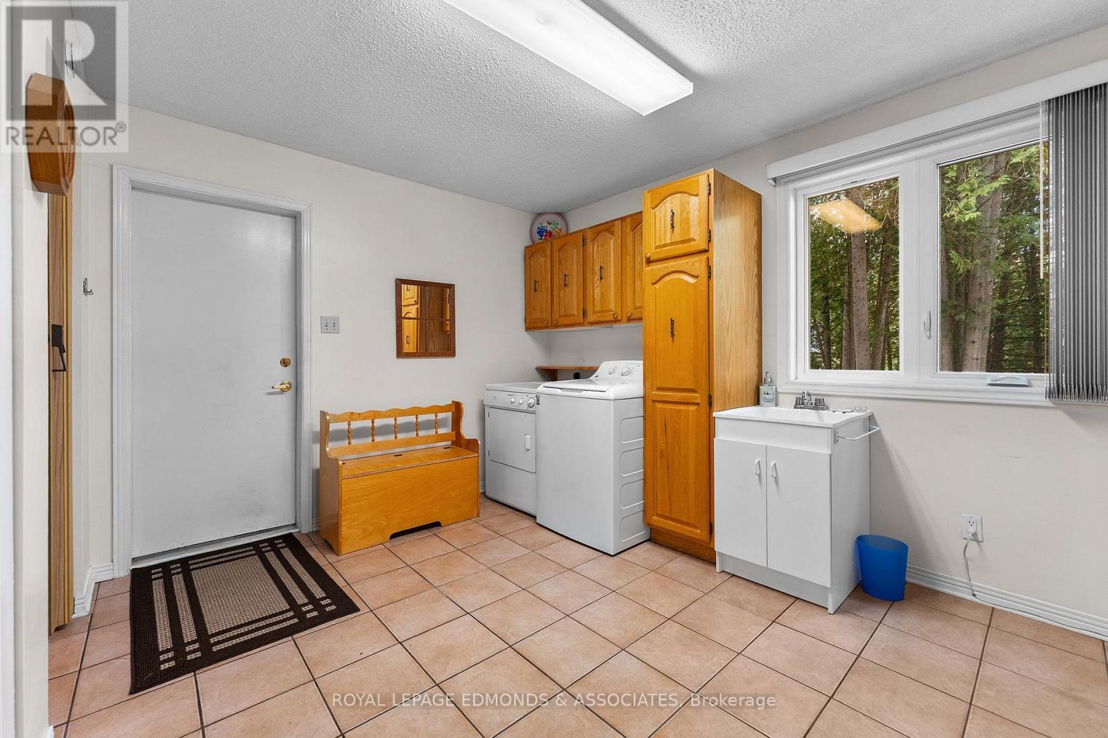 382 Greenway Drive, Whitewater Region, ON - Indoor Photo Showing Laundry Room