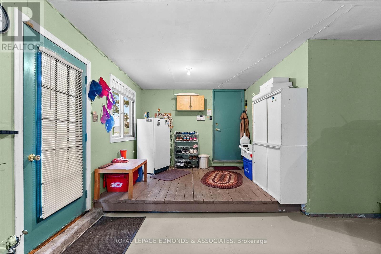 382 Greenway Drive, Whitewater Region, ON - Indoor Photo Showing Other Room