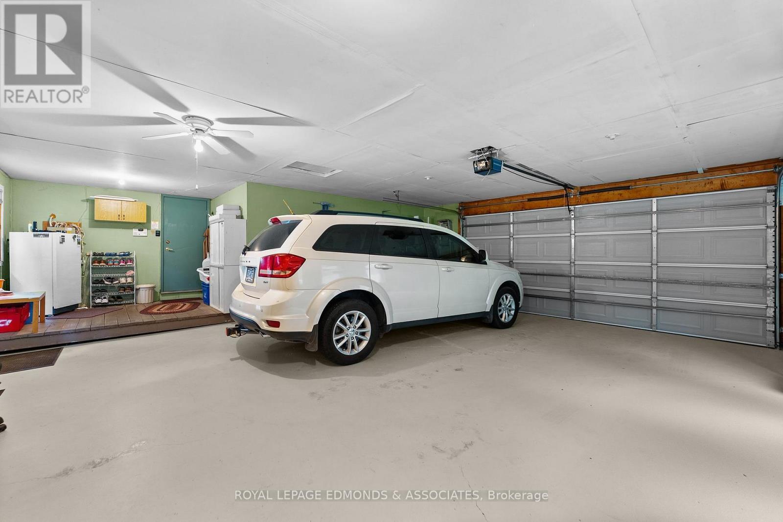 382 Greenway Drive, Whitewater Region, ON - Indoor Photo Showing Garage