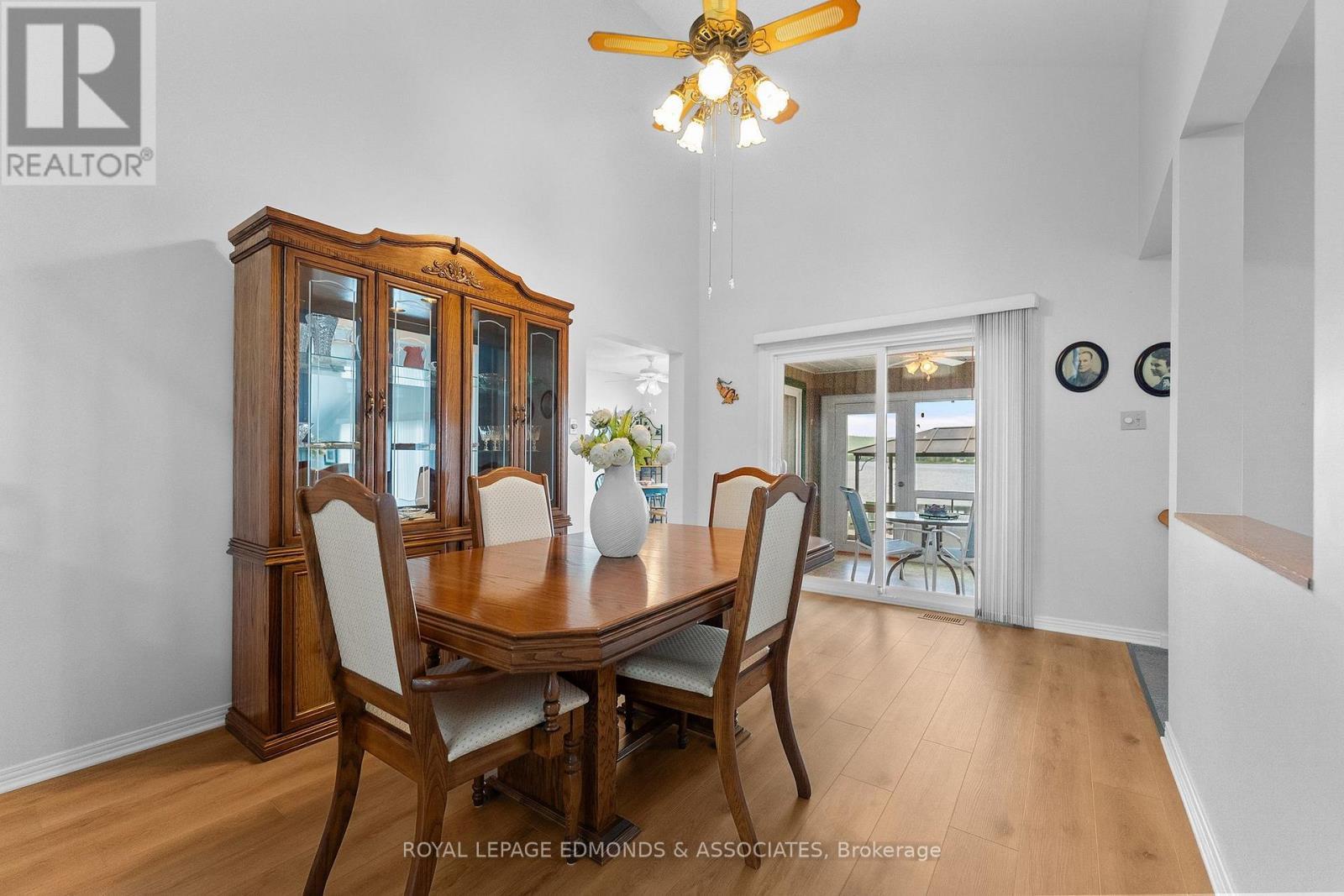 382 Greenway Drive, Whitewater Region, ON - Indoor Photo Showing Dining Room