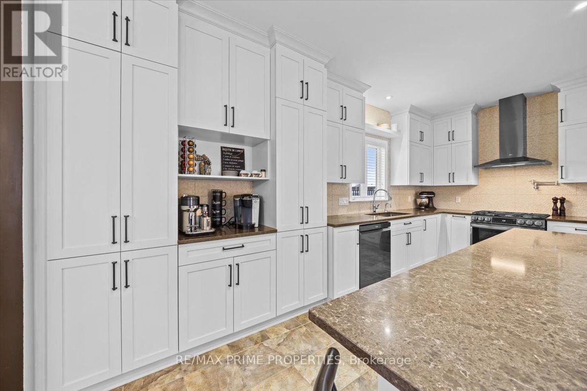 3421 Summerbreeze Drive, Ottawa, ON - Indoor Photo Showing Kitchen With Upgraded Kitchen