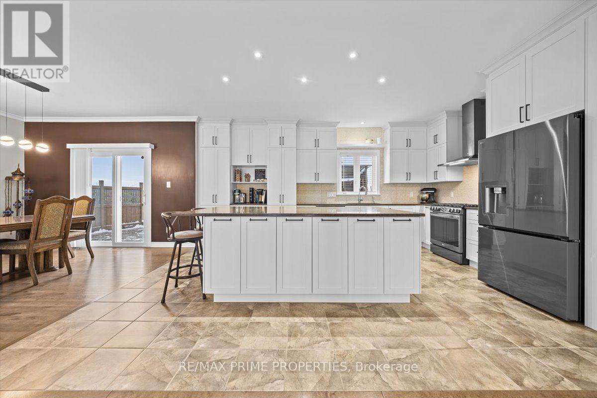 3421 Summerbreeze Drive, Ottawa, ON - Indoor Photo Showing Kitchen With Stainless Steel Kitchen With Upgraded Kitchen