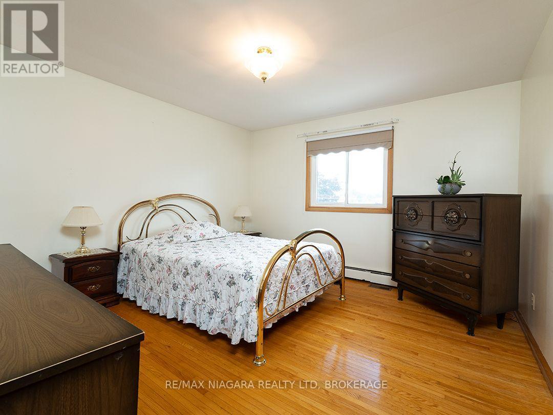 167 Wellington Street, Port Colborne (Killaly East), ON - Indoor Photo Showing Bedroom