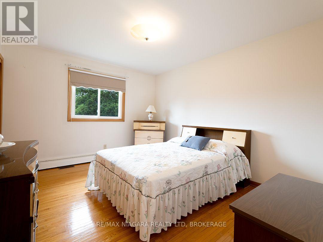 167 Wellington Street, Port Colborne (Killaly East), ON - Indoor Photo Showing Bedroom