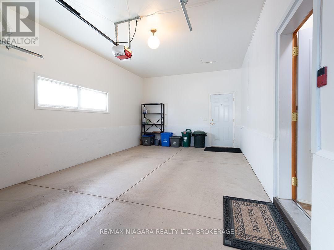 167 Wellington Street, Port Colborne (Killaly East), ON - Indoor Photo Showing Garage