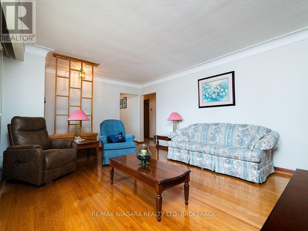 167 Wellington Street, Port Colborne (Killaly East), ON - Indoor Photo Showing Living Room