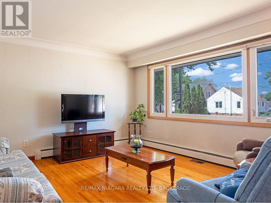 167 Wellington Street, Port Colborne (Killaly East), ON - Indoor Photo Showing Living Room