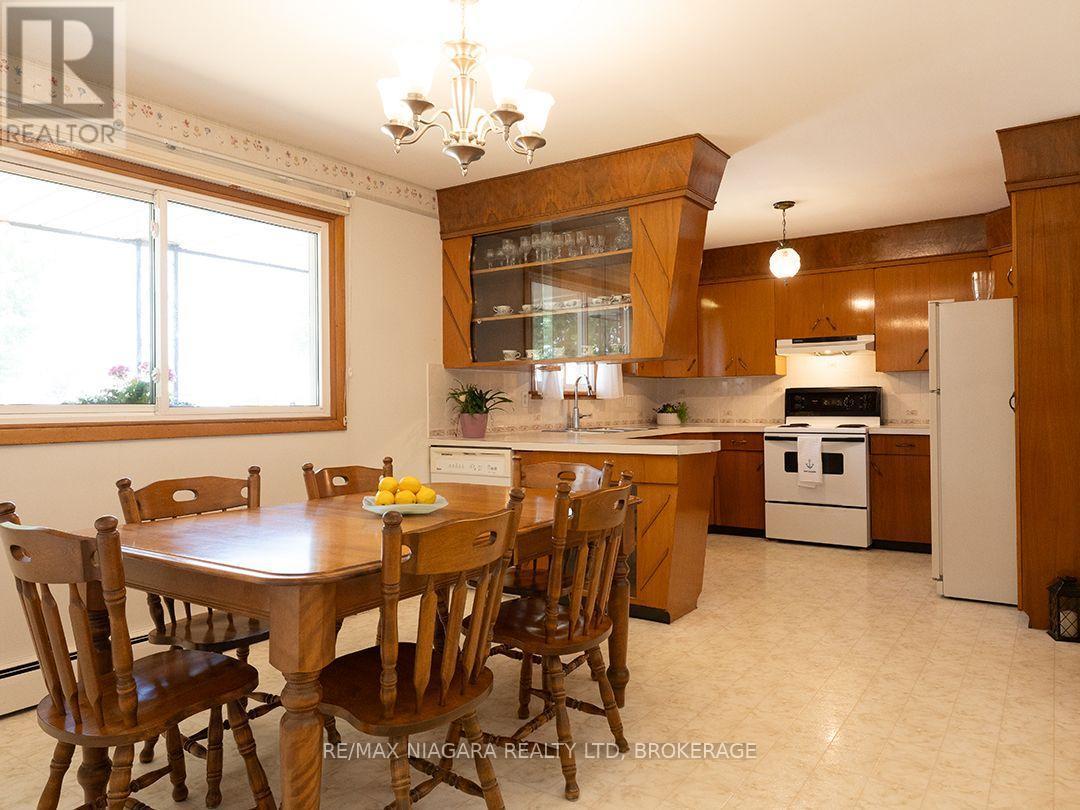 167 Wellington Street, Port Colborne (Killaly East), ON - Indoor Photo Showing Dining Room
