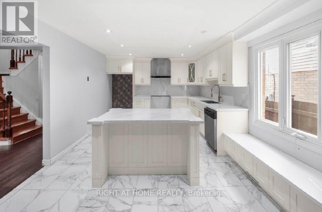 95 Dobson Drive, Ajax, ON - Indoor Photo Showing Kitchen