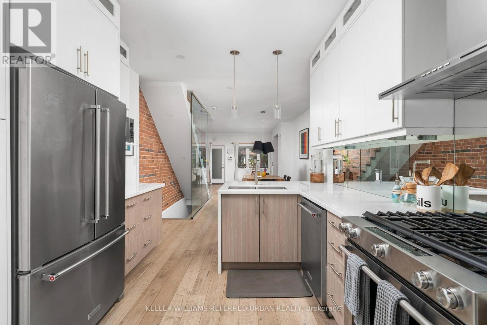 21 Millbrook Crescent, Toronto, ON - Indoor Photo Showing Kitchen With Stainless Steel Kitchen With Upgraded Kitchen