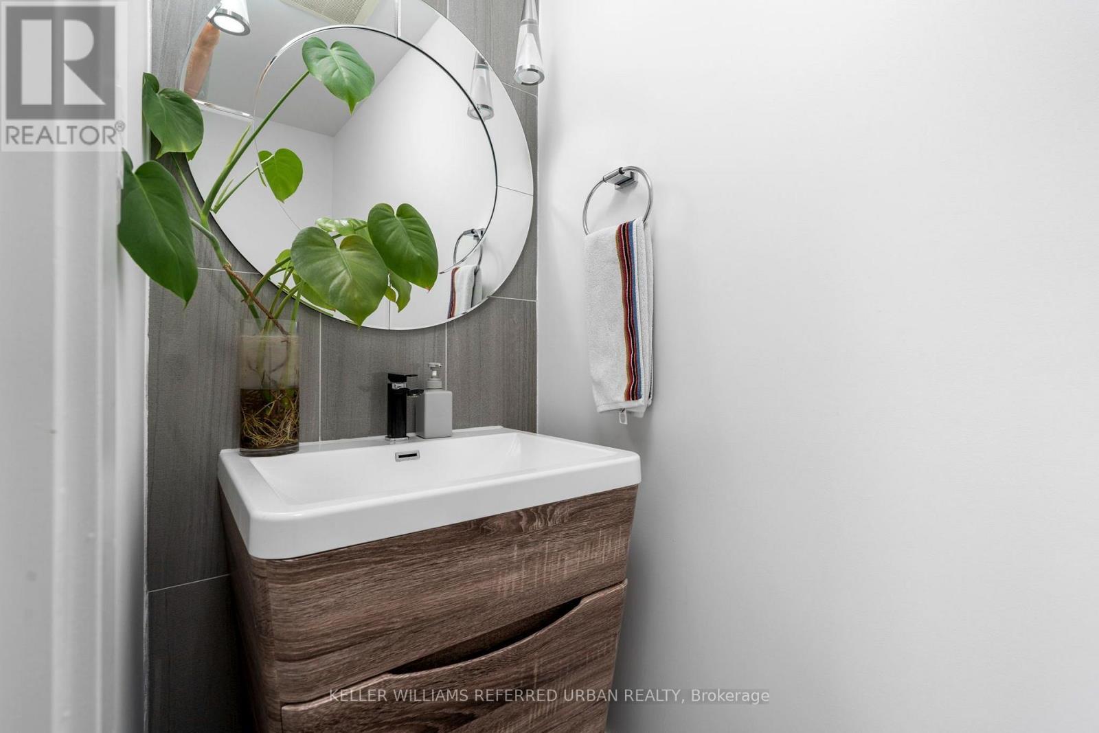 21 Millbrook Crescent, Toronto, ON - Indoor Photo Showing Bathroom