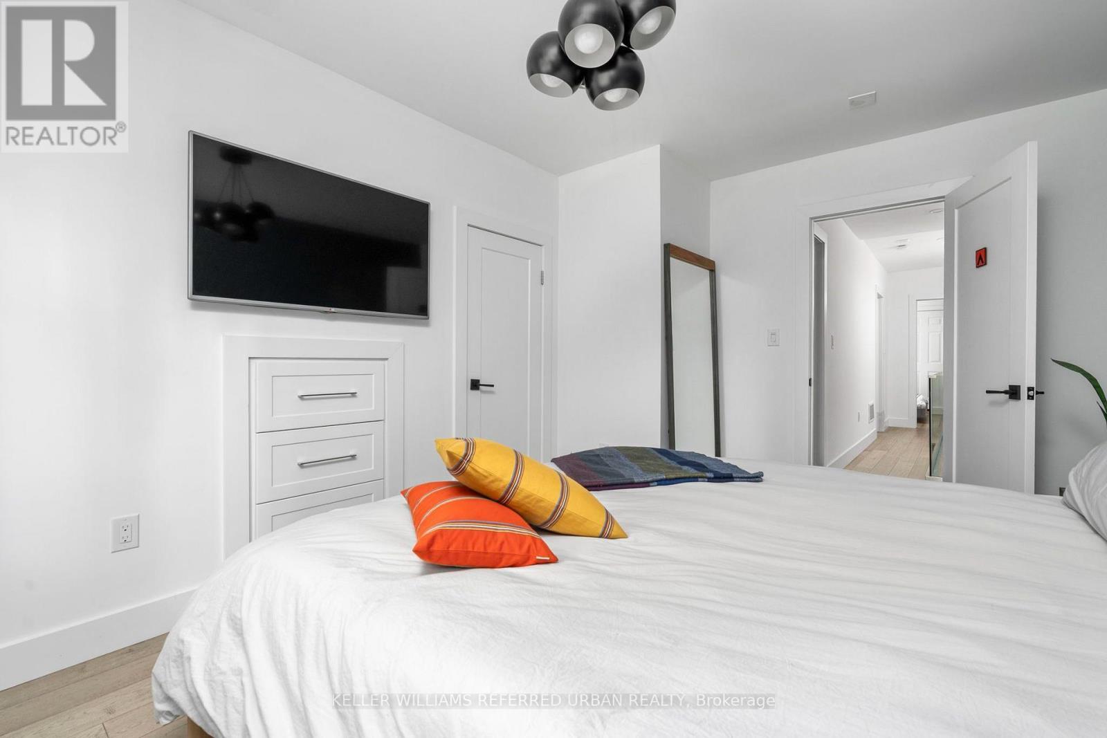 21 Millbrook Crescent, Toronto, ON - Indoor Photo Showing Bedroom