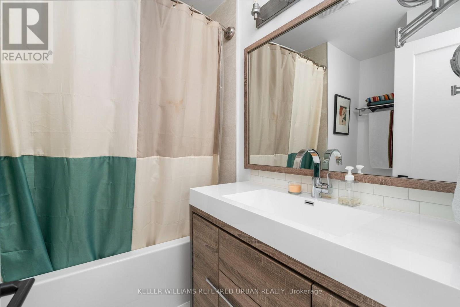 21 Millbrook Crescent, Toronto, ON - Indoor Photo Showing Bathroom
