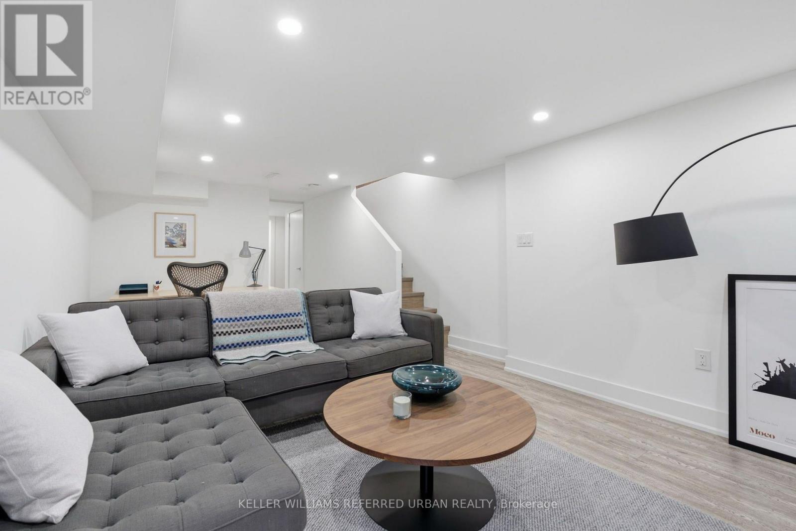 21 Millbrook Crescent, Toronto, ON - Indoor Photo Showing Living Room