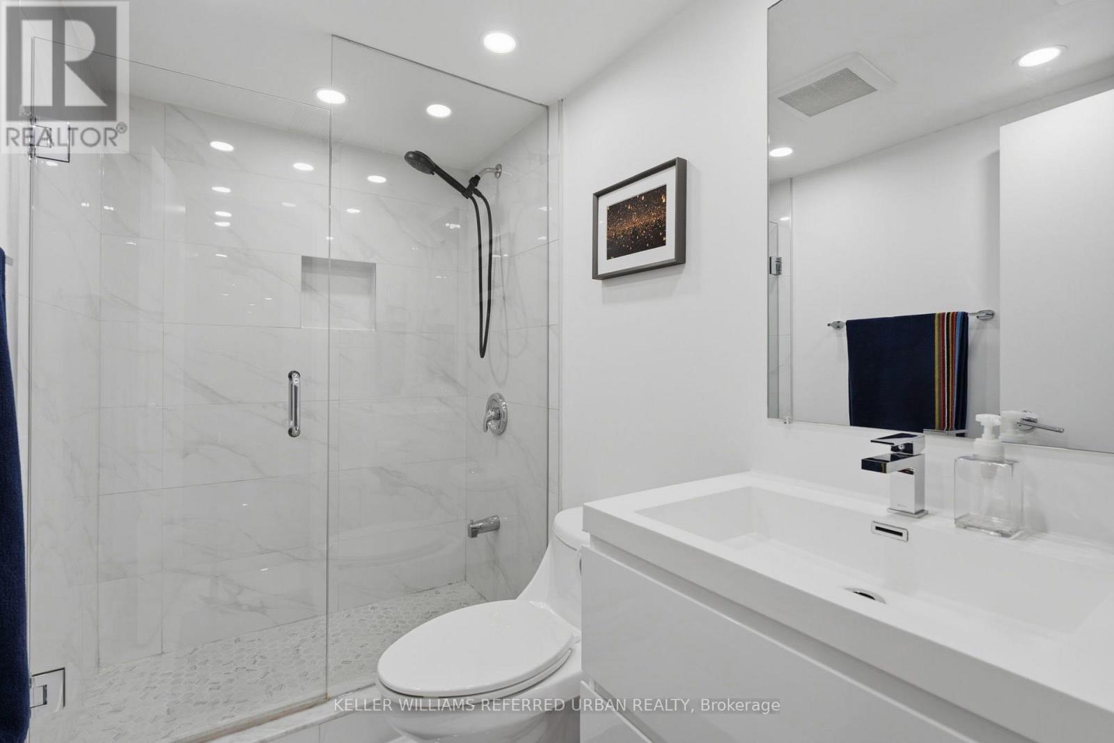 21 Millbrook Crescent, Toronto, ON - Indoor Photo Showing Bathroom