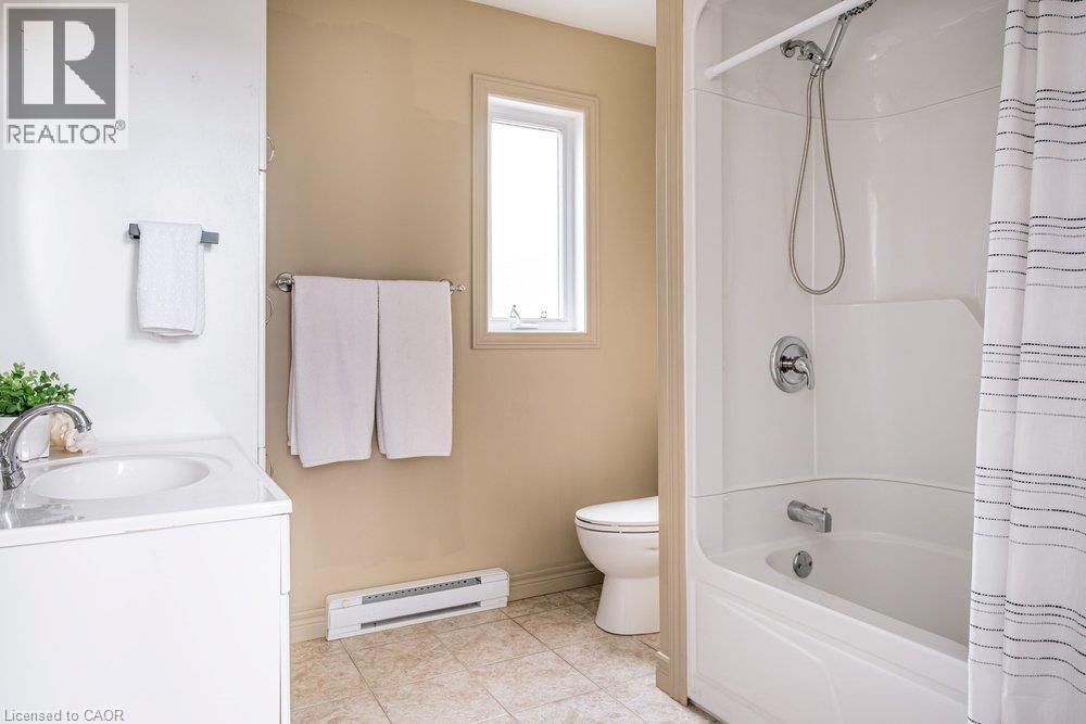 50 Grand River Line, Lowbanks, ON - Indoor Photo Showing Bathroom