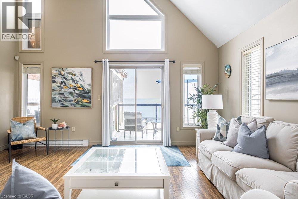 50 Grand River Line, Lowbanks, ON - Indoor Photo Showing Living Room