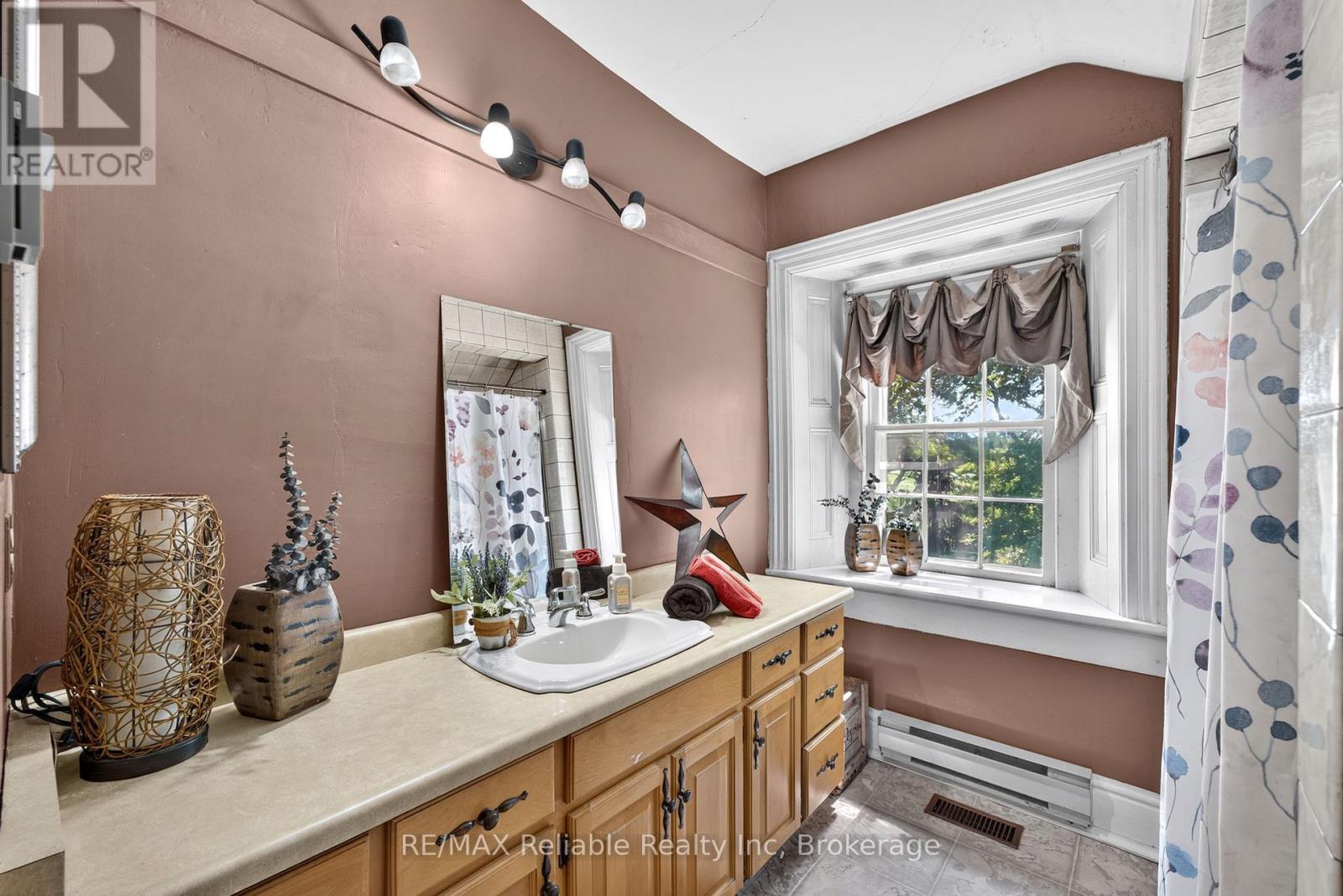 4 piece bath - 74811 Goshen Line, Bluewater (Stanley), ON