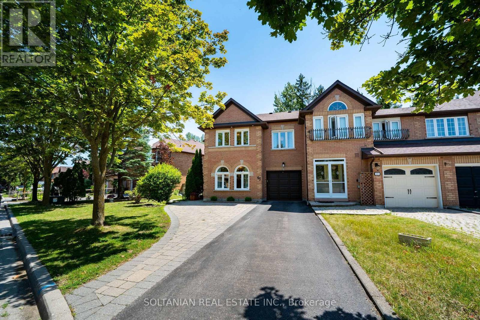 45 Mistleflower Court, Richmond Hill, ON - Outdoor With Facade
