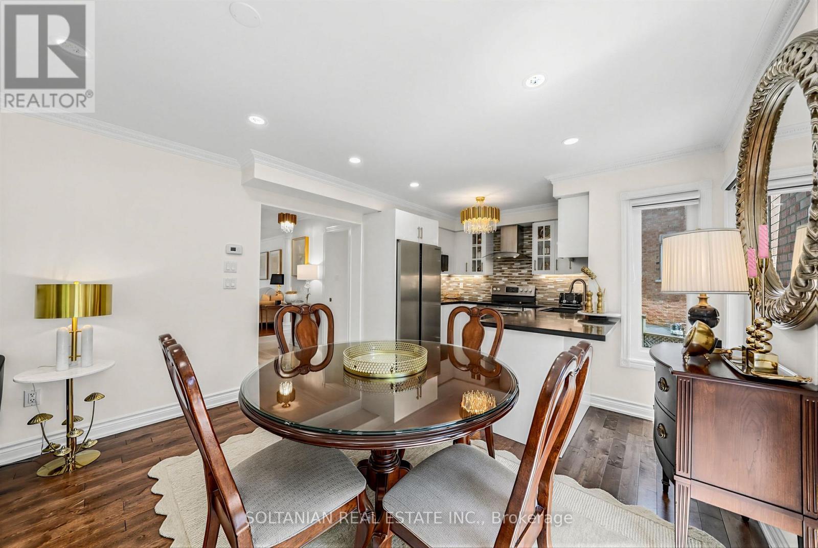 45 Mistleflower Court, Richmond Hill, ON - Indoor Photo Showing Dining Room