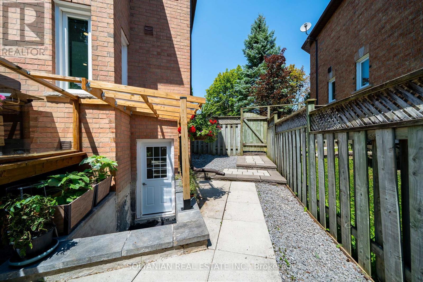 45 Mistleflower Court, Richmond Hill, ON - Outdoor