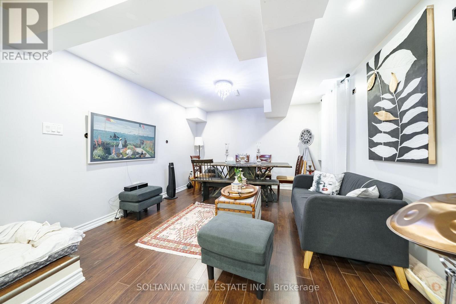 45 Mistleflower Court, Richmond Hill, ON - Indoor Photo Showing Living Room