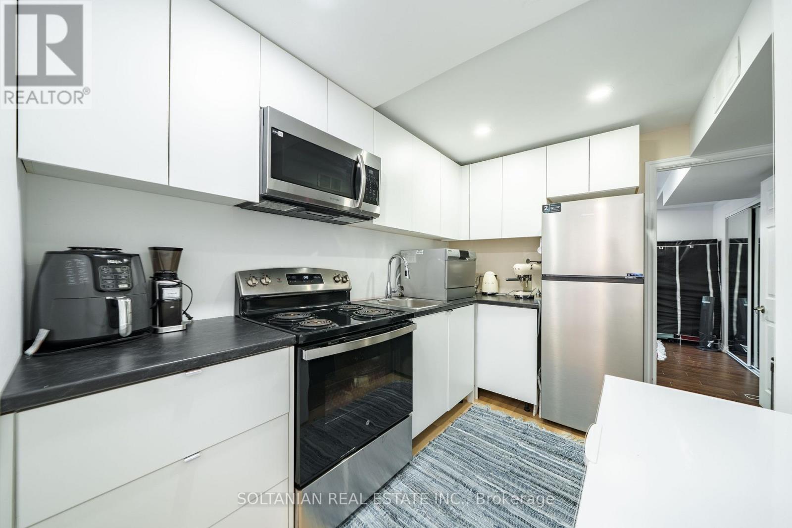 45 Mistleflower Court, Richmond Hill, ON - Indoor Photo Showing Kitchen With Stainless Steel Kitchen