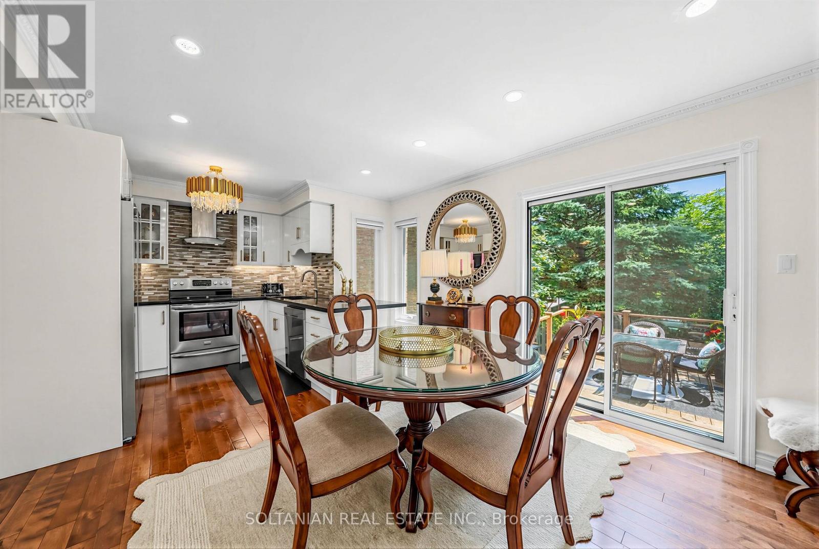 45 Mistleflower Court, Richmond Hill, ON - Indoor Photo Showing Dining Room