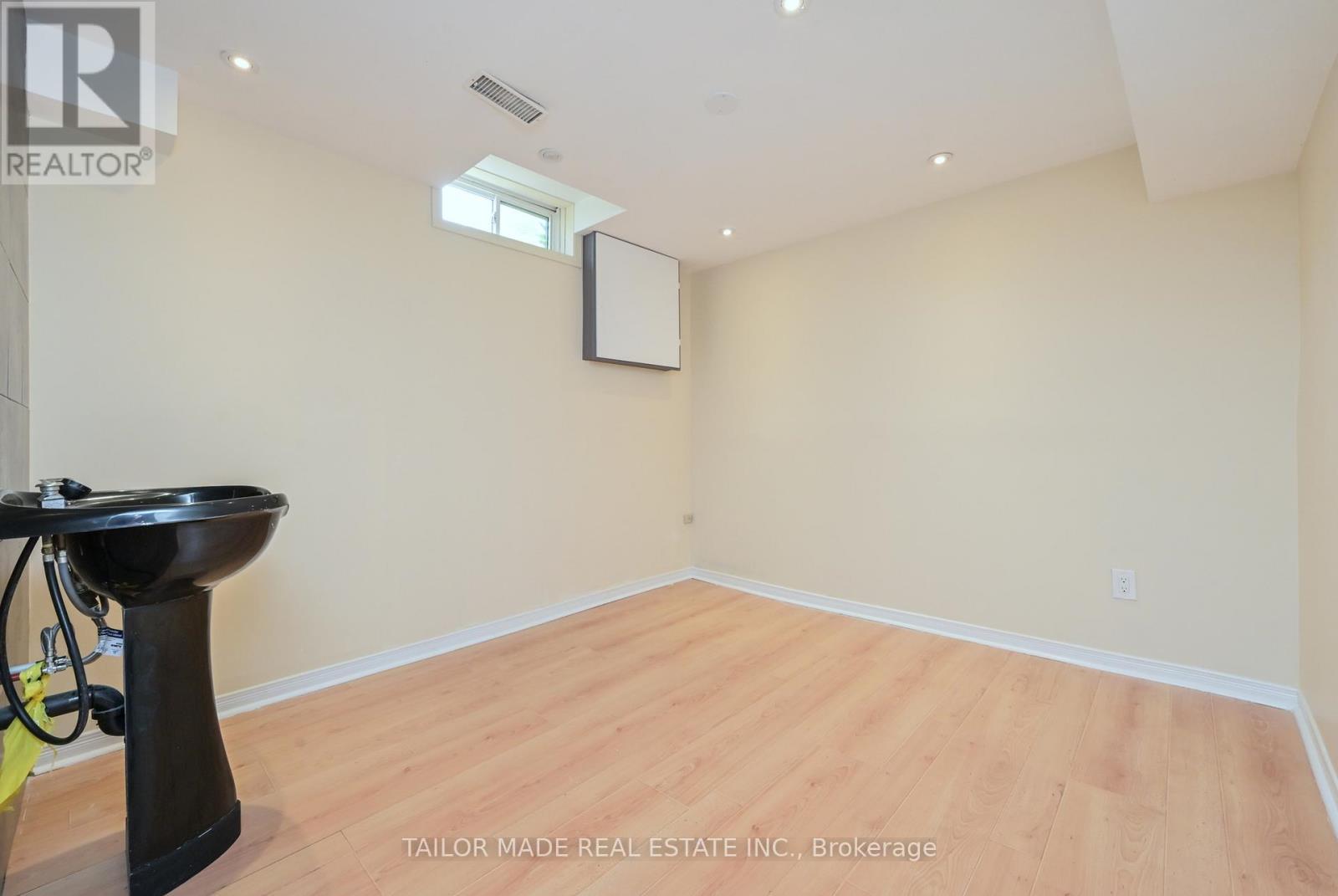 Rec Room with bonus sink - 79 - 79 Guildford Crescent, Brampton, ON - Indoor Photo Showing Other Room