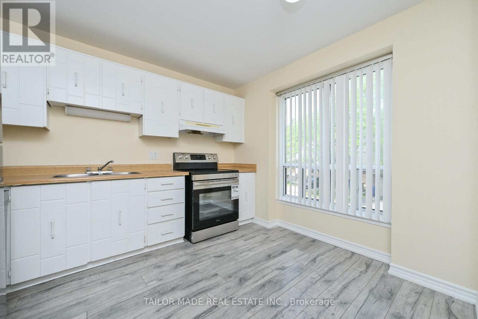 Eat-in Kitchen - 79 - 79 Guildford Crescent, Brampton, ON - Indoor Photo Showing Kitchen With Double Sink