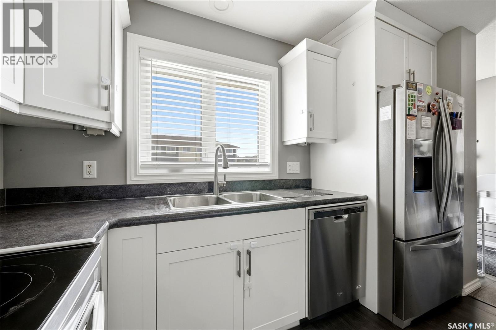 5669 Cederholm Avenue, Regina, SK - Indoor Photo Showing Kitchen With Double Sink