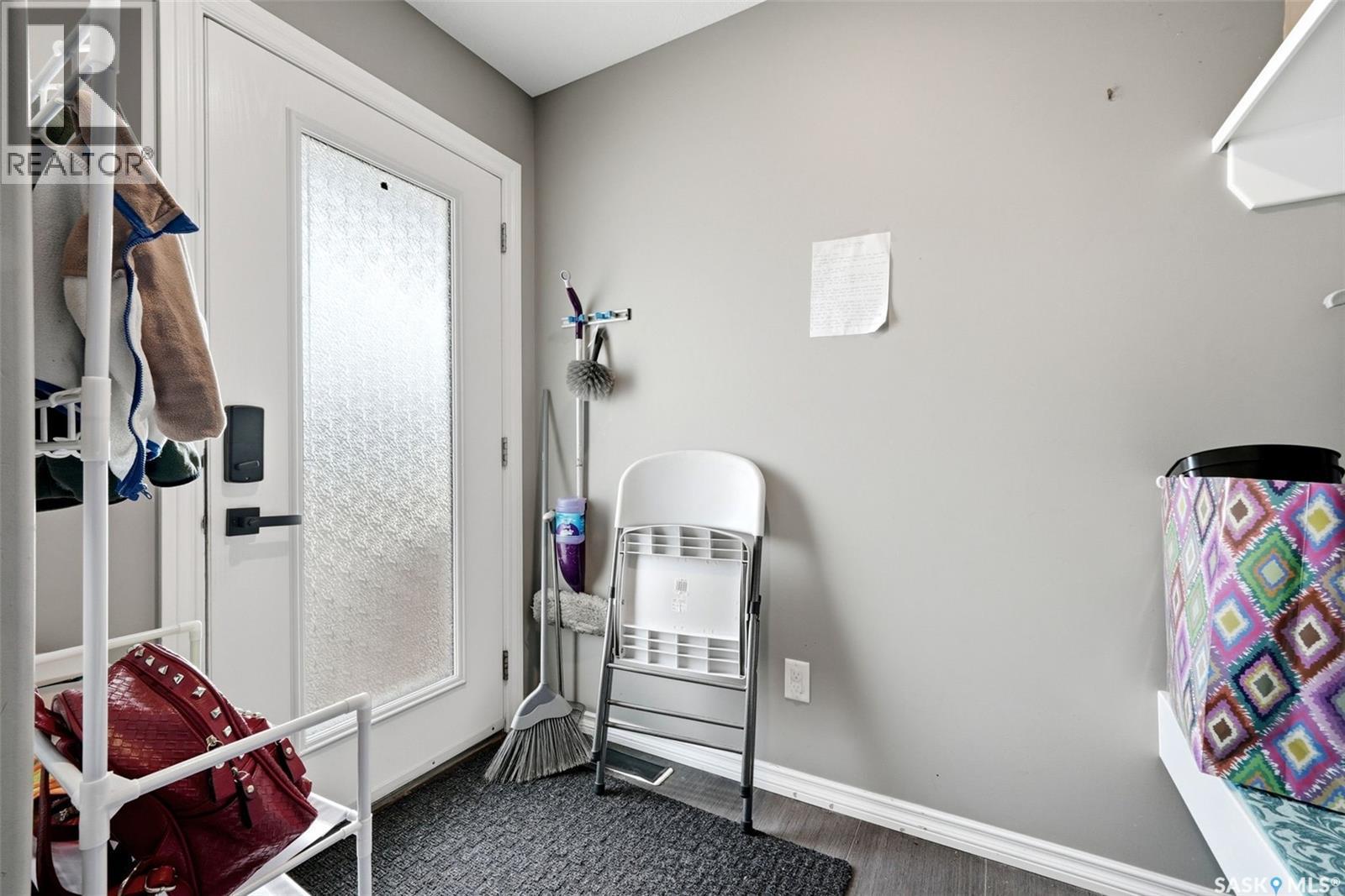 5669 Cederholm Avenue, Regina, SK - Indoor