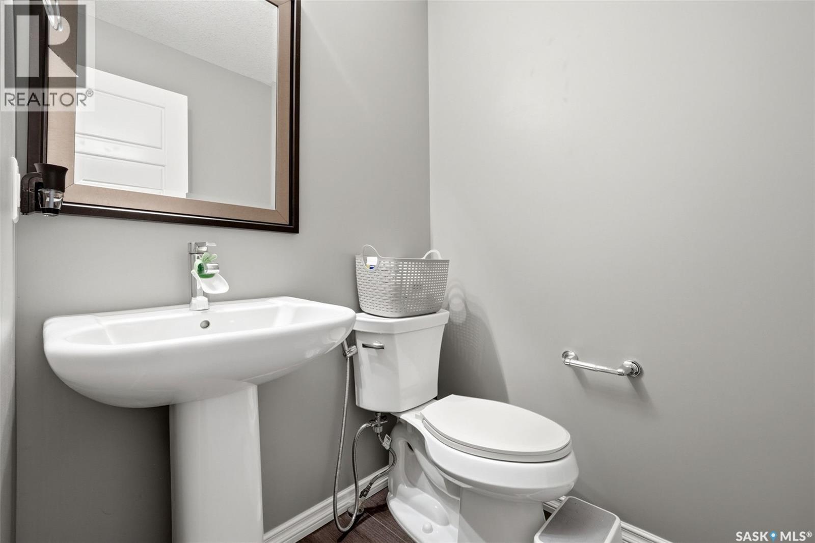 5669 Cederholm Avenue, Regina, SK - Indoor Photo Showing Bathroom