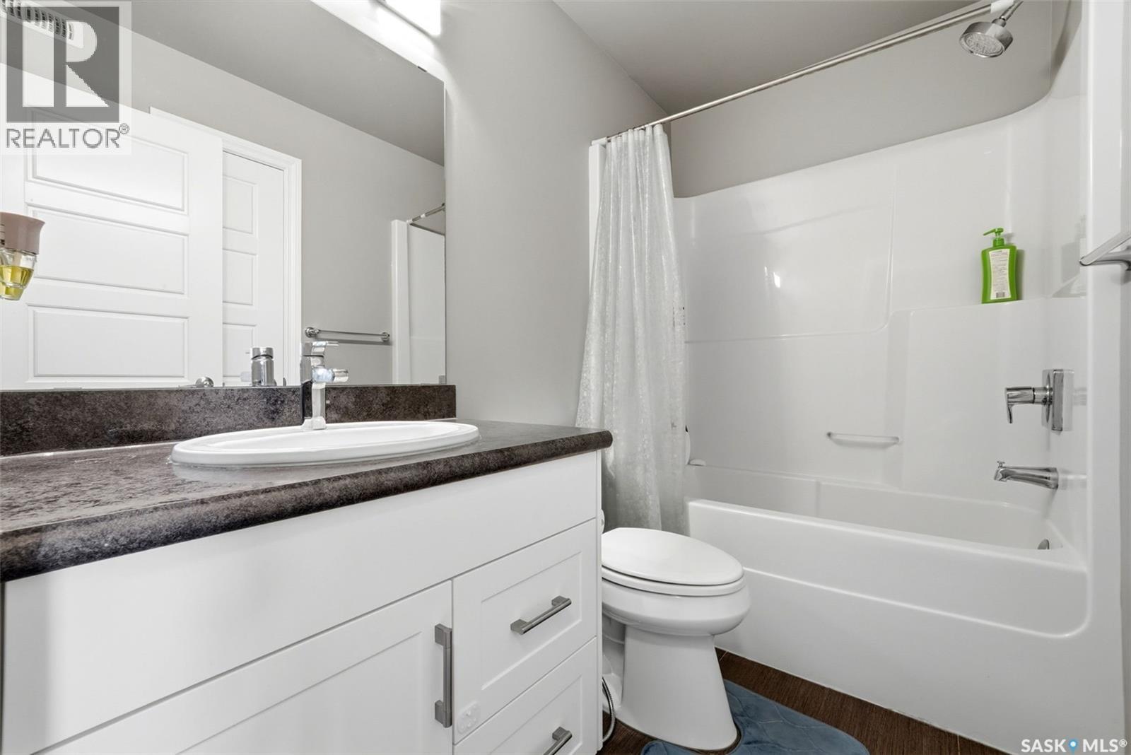 5669 Cederholm Avenue, Regina, SK - Indoor Photo Showing Bathroom