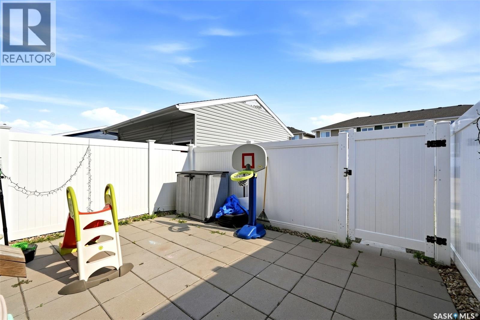 5669 Cederholm Avenue, Regina, SK - Outdoor With Exterior