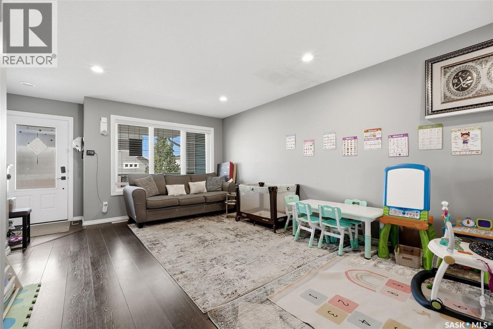 5669 Cederholm Avenue, Regina, SK - Indoor