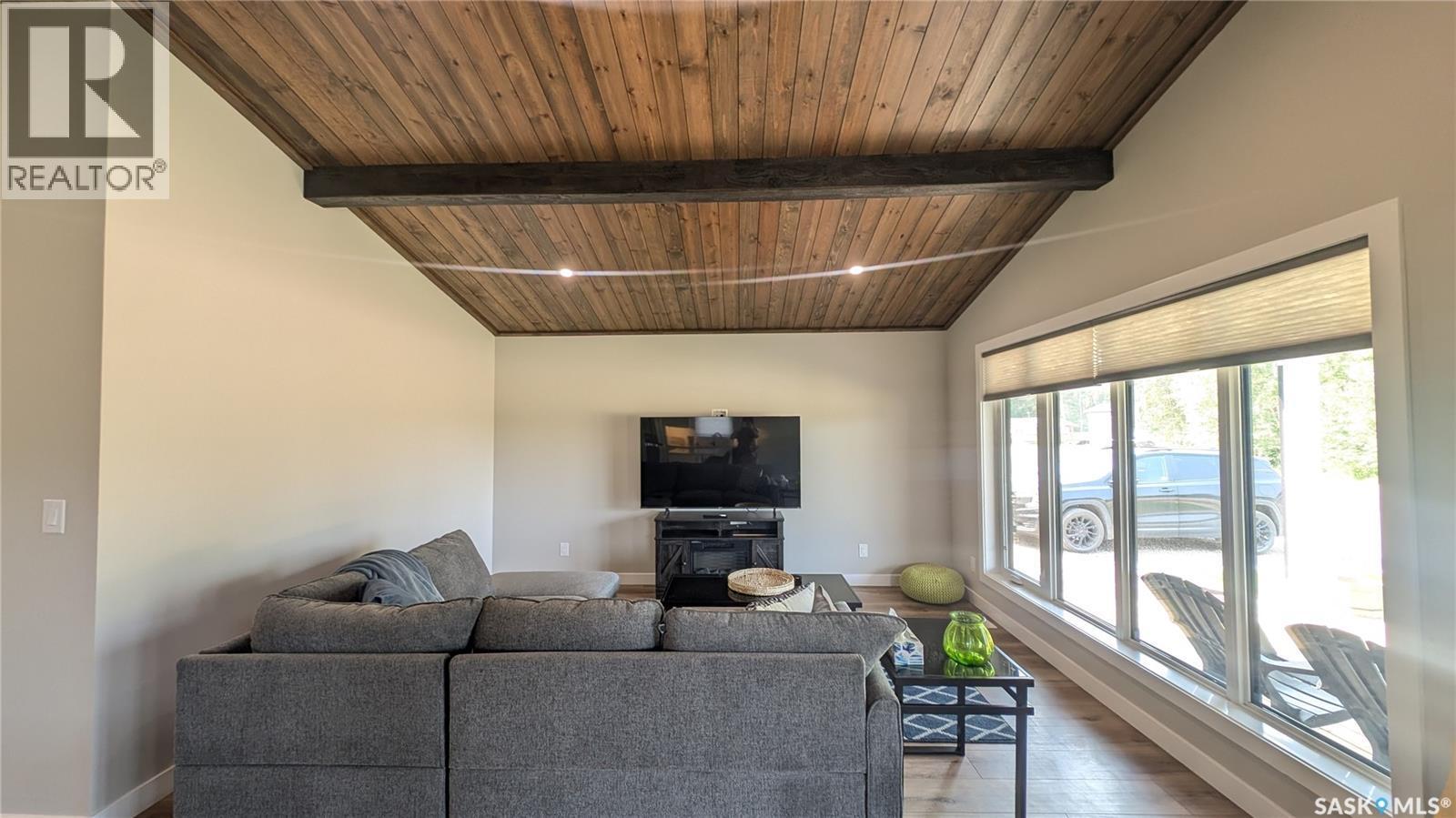 23 101 Neis Access Road, Emma Lake, SK - Indoor Photo Showing Living Room