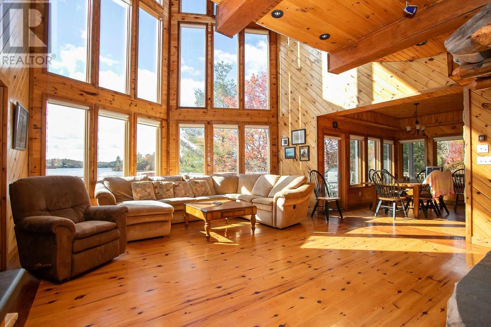 710 Trout Lake, Heyden, ON - Indoor Photo Showing Living Room