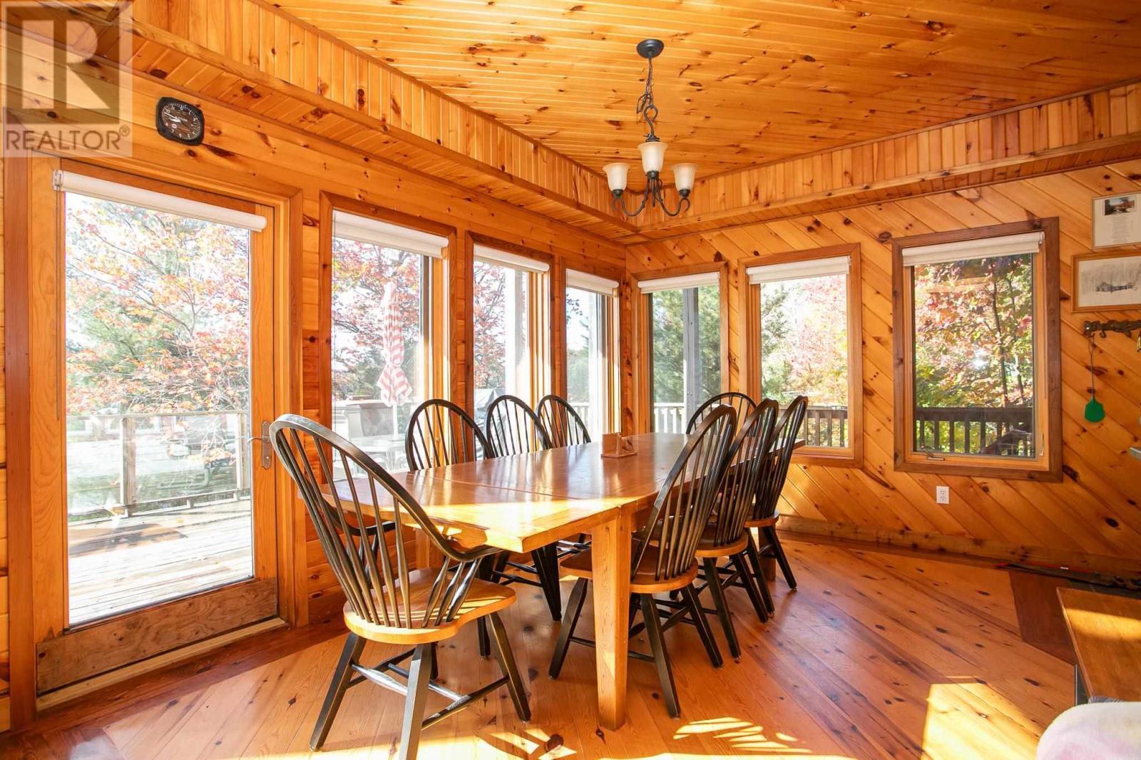 710 Trout Lake, Heyden, ON - Indoor Photo Showing Dining Room