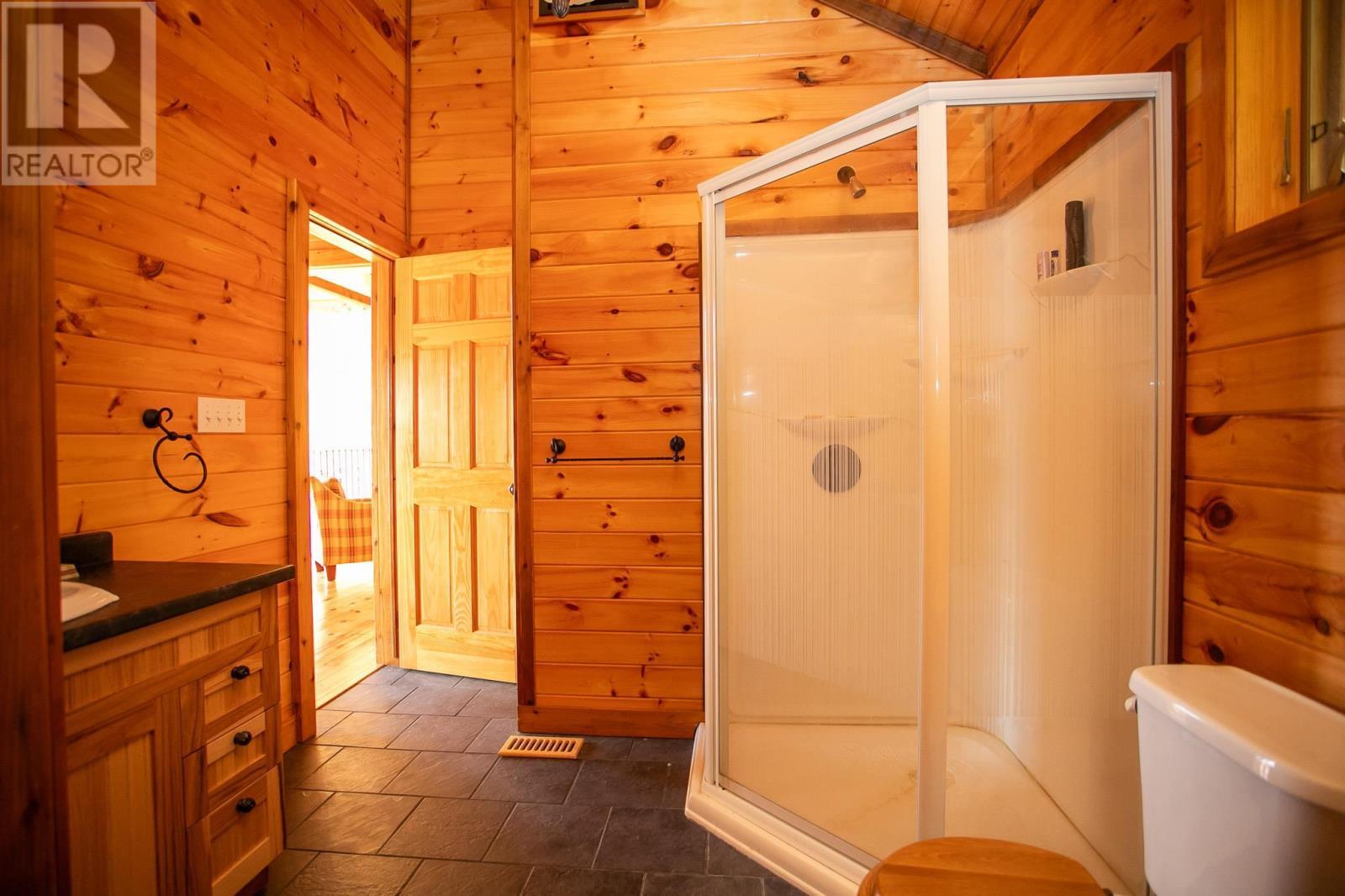710 Trout Lake, Heyden, ON - Indoor Photo Showing Bathroom