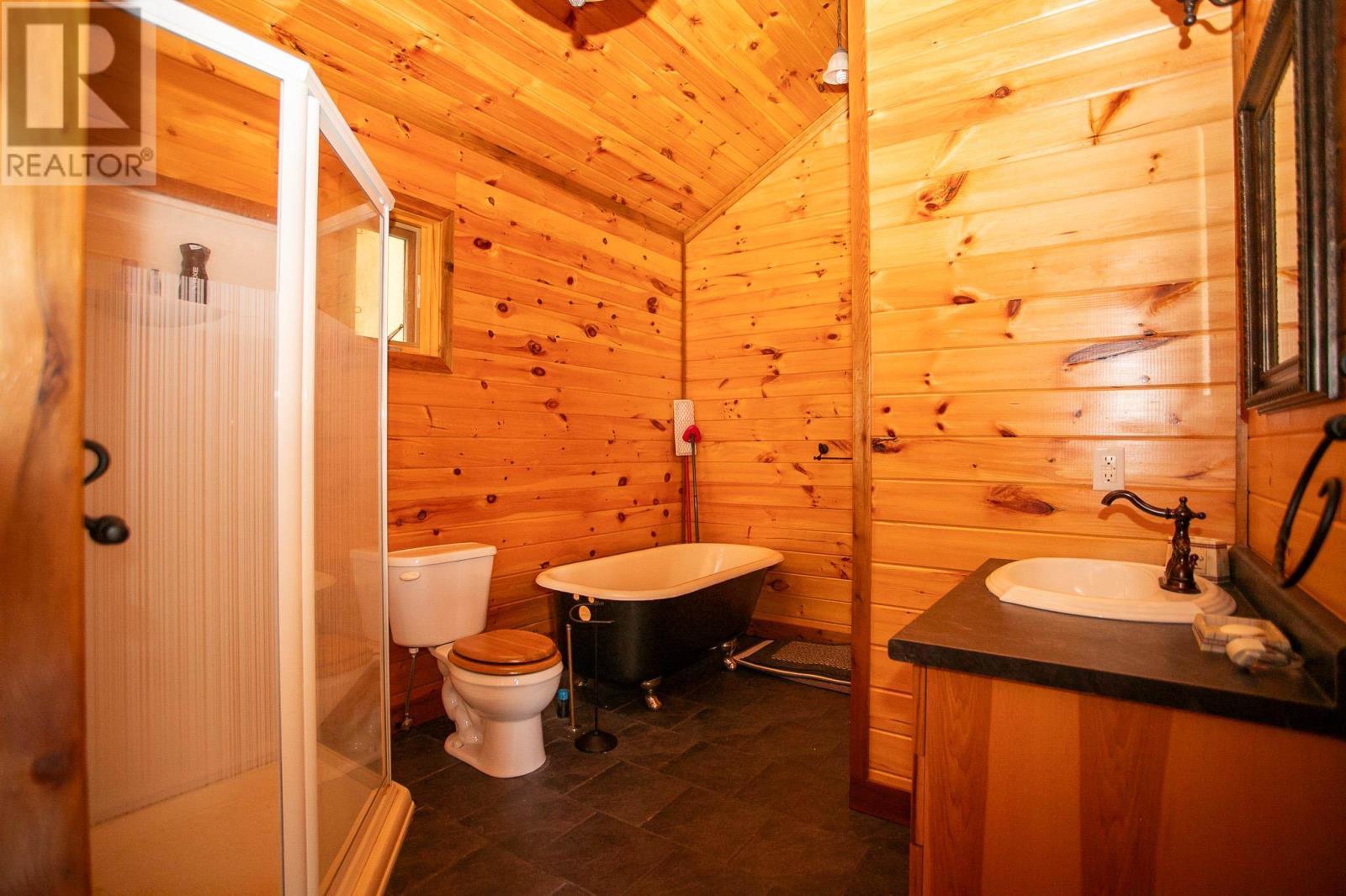 710 Trout Lake, Heyden, ON - Indoor Photo Showing Bathroom