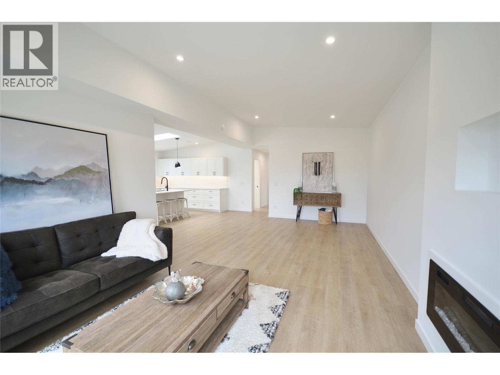 Living room & dining room - 8900 Jim Bailey Road Unit# 126, Kelowna, BC