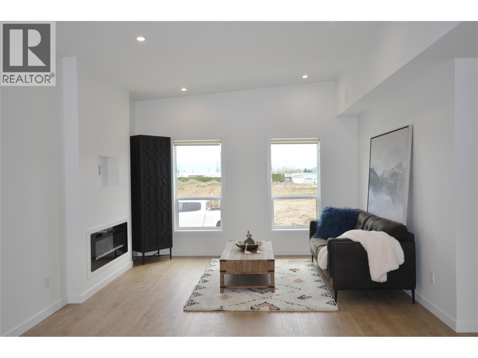 Fireplace upgrade - 8900 Jim Bailey Road Unit# 126, Kelowna, BC