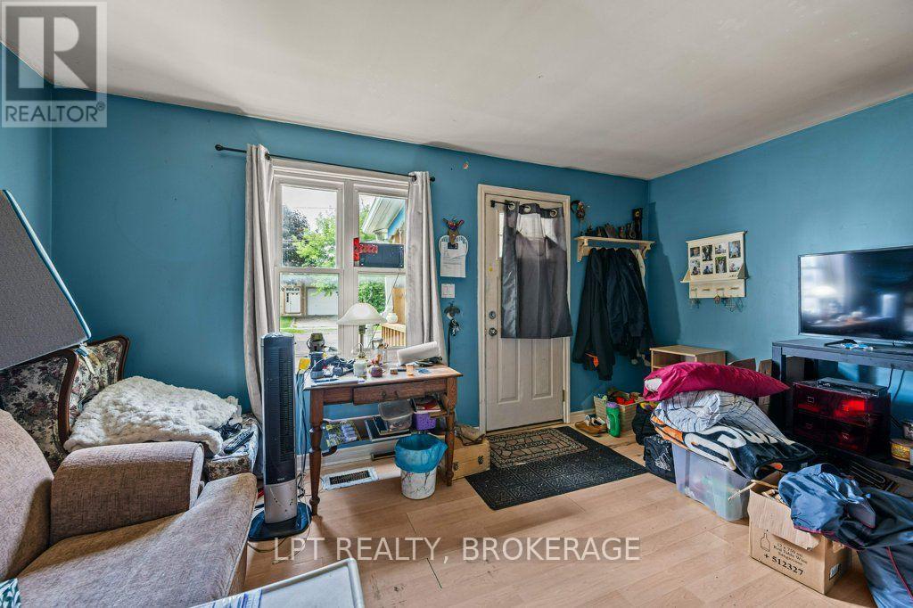 13 Kingscourt Avenue, Kingston (East Of Sir John A. Blvd), ON - Indoor
